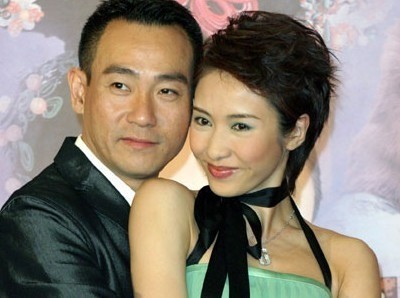 黎姿晒与林保怡合影,49岁嫁残疾富豪被宠上天,男方发际线惹人忧