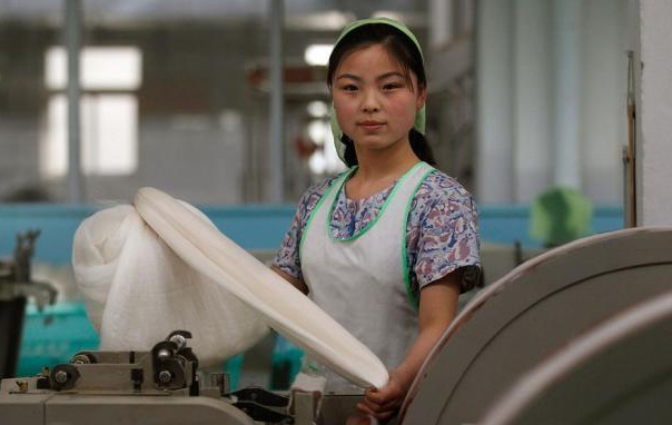 柬埔寨美女来中国打工,第一次发工资时就哭了:我要回国!