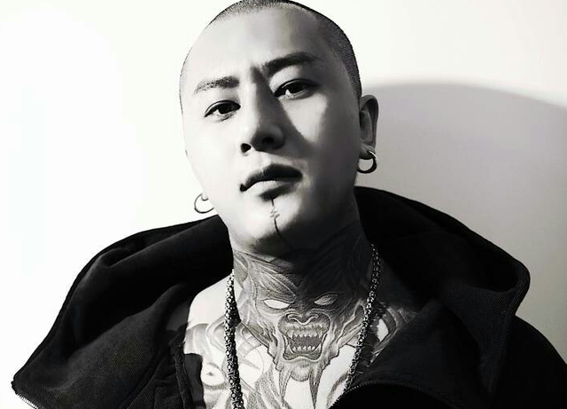 一身的纹身,说话便是"口吐芬芳",方丈能有今天的遭遇,可能放在ks的网