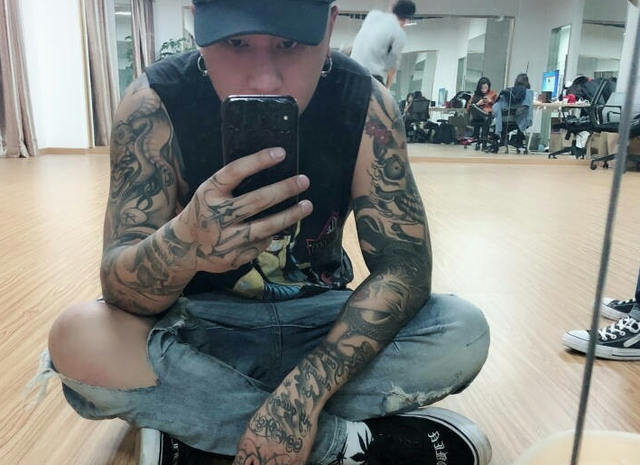 网红老方丈"全副武装"出镜,仍被官方封禁,大哥透露:回不来了_腾讯新闻