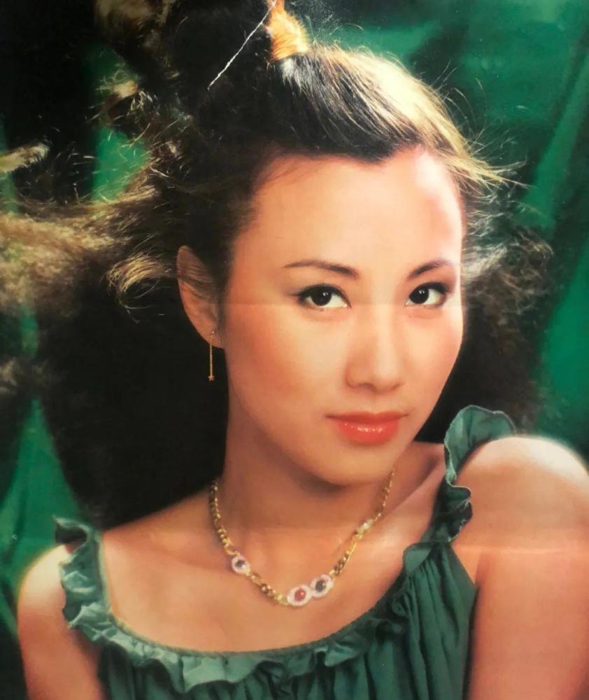 娶二婚汪明荃为妻,他后悔与妻子做丁克,无儿无女的婚姻有遗憾_腾讯