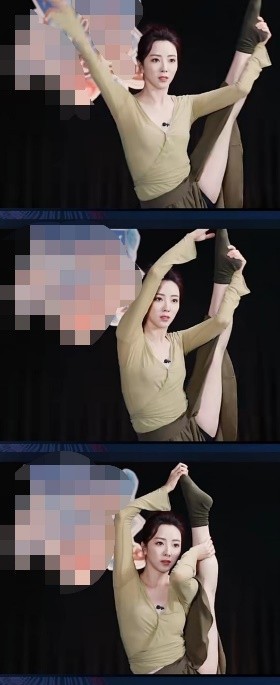 在公开的练习视频里,李思思盘着清爽花苞头,身着浅咖色紧身舞蹈上衣