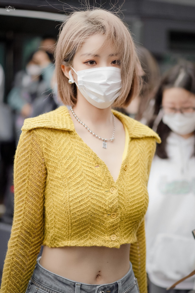 短发的女生也可以性感又可爱,带你看看喻言的魅力