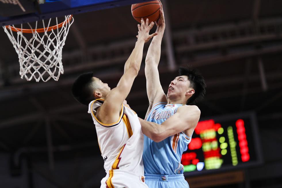 白狼 CBA新疆队锁定2大强援，周琦表态，辽宁想空手套白狼，惹恼赵继伟