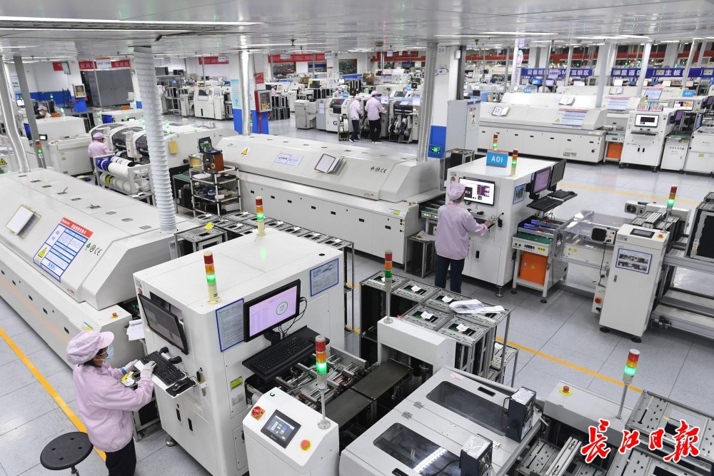 长江日报8月22日讯坐落在武汉开发区的格力电器控制器分厂主要生产"