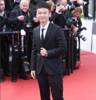 董子健入圈8年快速爆红原来是隐形京圈太子爷上位史太猛了