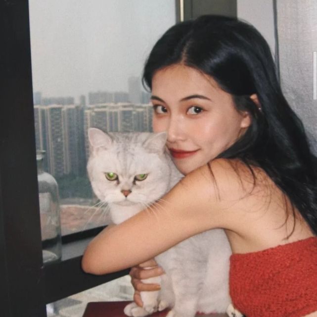 偏复古的港风气质女生头像