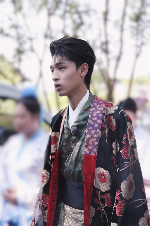 德云社秦霄贤古装造型曝光,引发网友热议,这简直就是德云社花魁