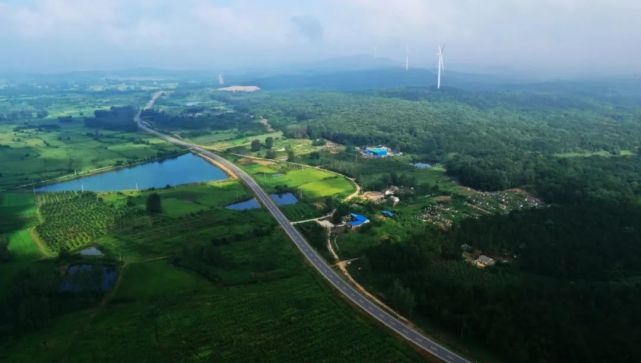 欣赏定远这条已修成的公路美极了