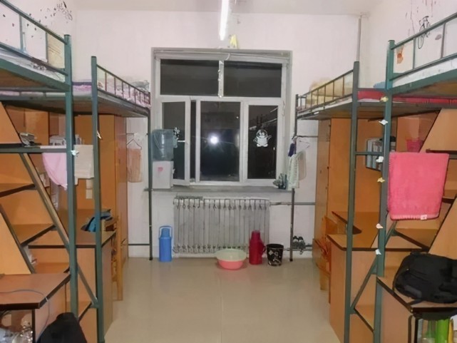 吉林大学火了强制学生搬入新宿舍甲醛问题让学生苦不堪言