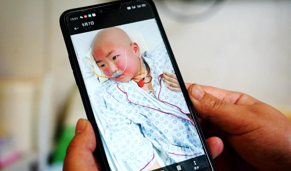 湖北10岁白血病男孩治愈又复发,紧紧抱着妈妈哭:我们快去医院吧