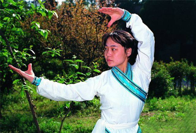 盘点有真功夫的武打女星,两个老外上榜,王者早已隐藏功与名