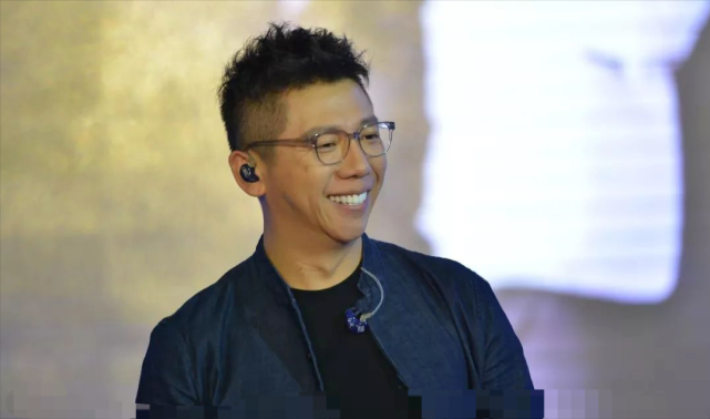 胡海泉好神奇啊读了北大emba考了主持人证投资李佳琦公司