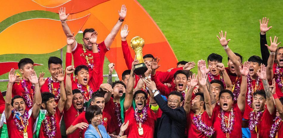 谢晖称上港砸120个亿与恒大争中超冠军!这钱都花到哪去了_腾讯新闻