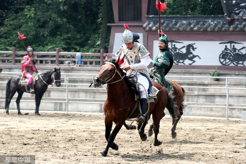 这也就难怪张飞骂吕布为"三姓家奴"了,是吕布做人没有节操吗?