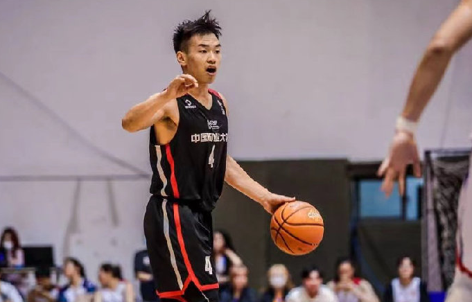 cba三消息:青岛续约广东悍将,邬挺嘉收获巨大,首钢裁21岁小将