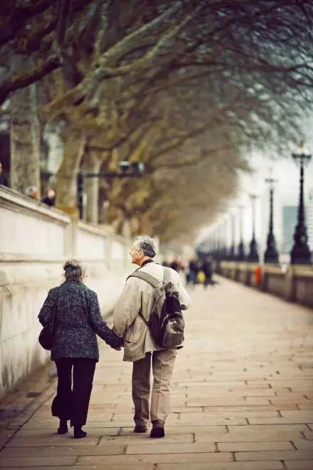 老一辈的爱情故事:把时光变慢,慢到一生只够爱一个人