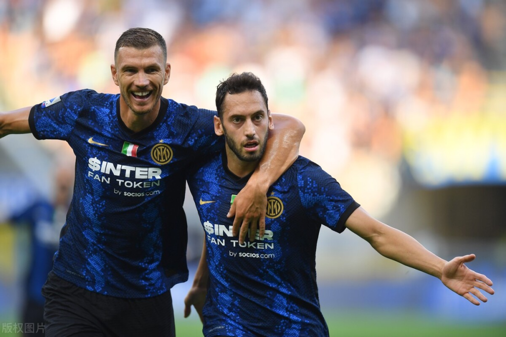 哲科国米首秀奉献传射俱佳好戏,张路:他比卢卡库强