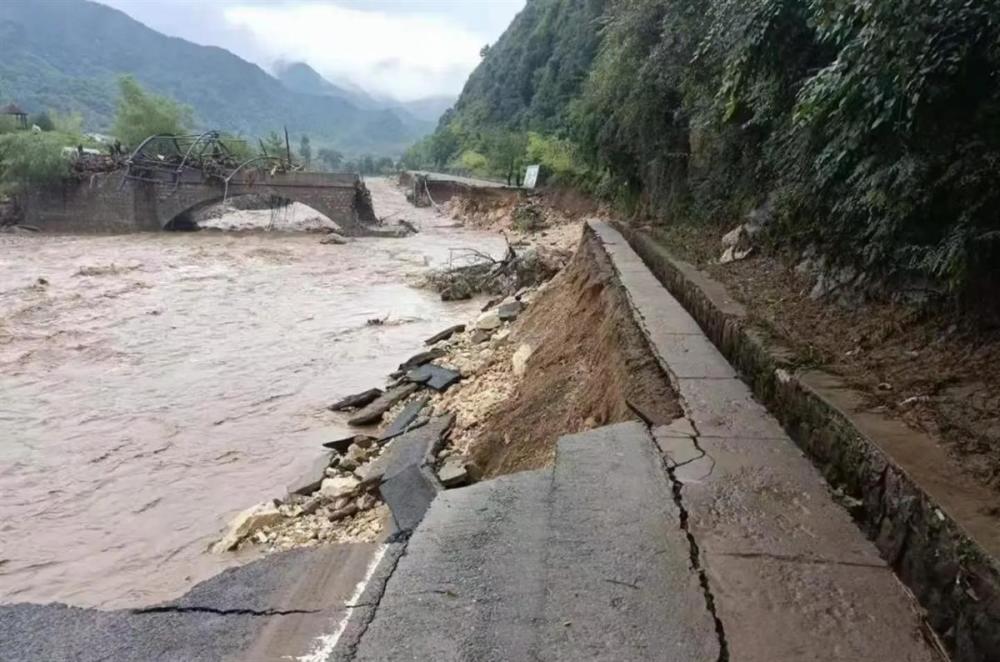 西安蓝田暴雨图片