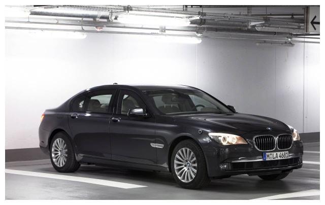 中国最"有钱"老太太,出门坐防弹车,生了三个身家千亿的儿子