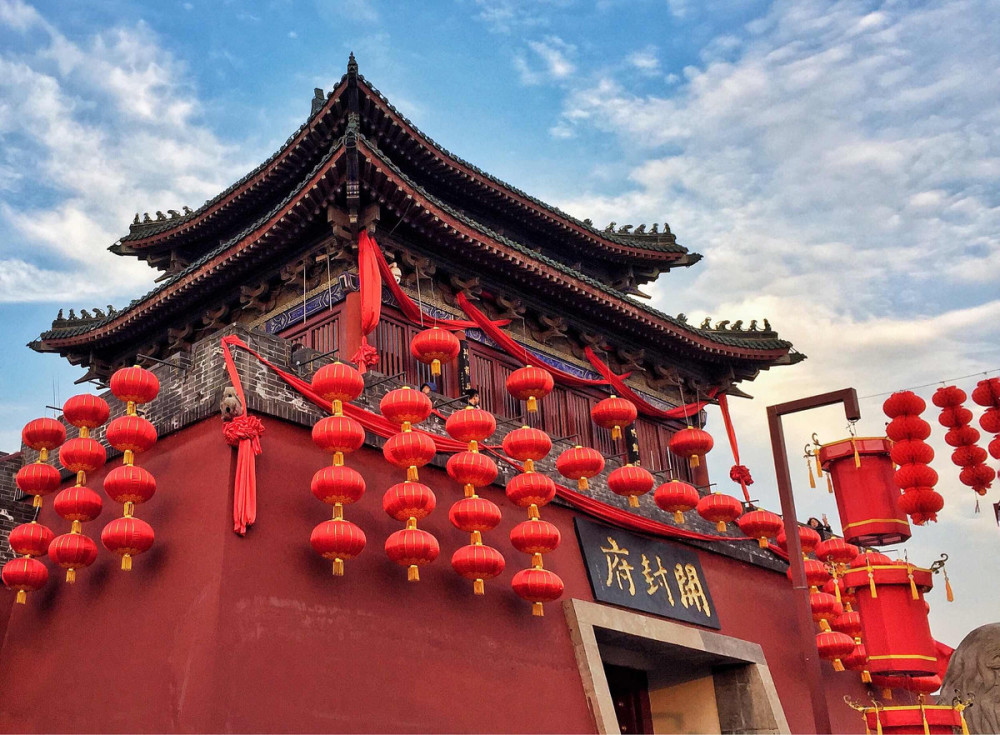 河南一处古建筑,形成了东府西祠,楼阁碧水的秀美景观