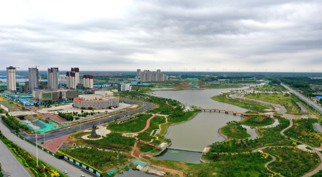 青阳广场又增稻草人新景点还有梦幻般的雕塑