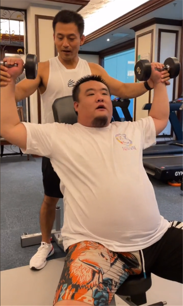 网红泡泡龙意外去世,搭档大蒜涛开始减肥,学会了珍惜生命