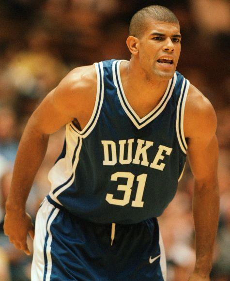 大学夺冠时期的巴蒂尔巴蒂尔在2001年选秀大会上,被灰熊以首轮第六