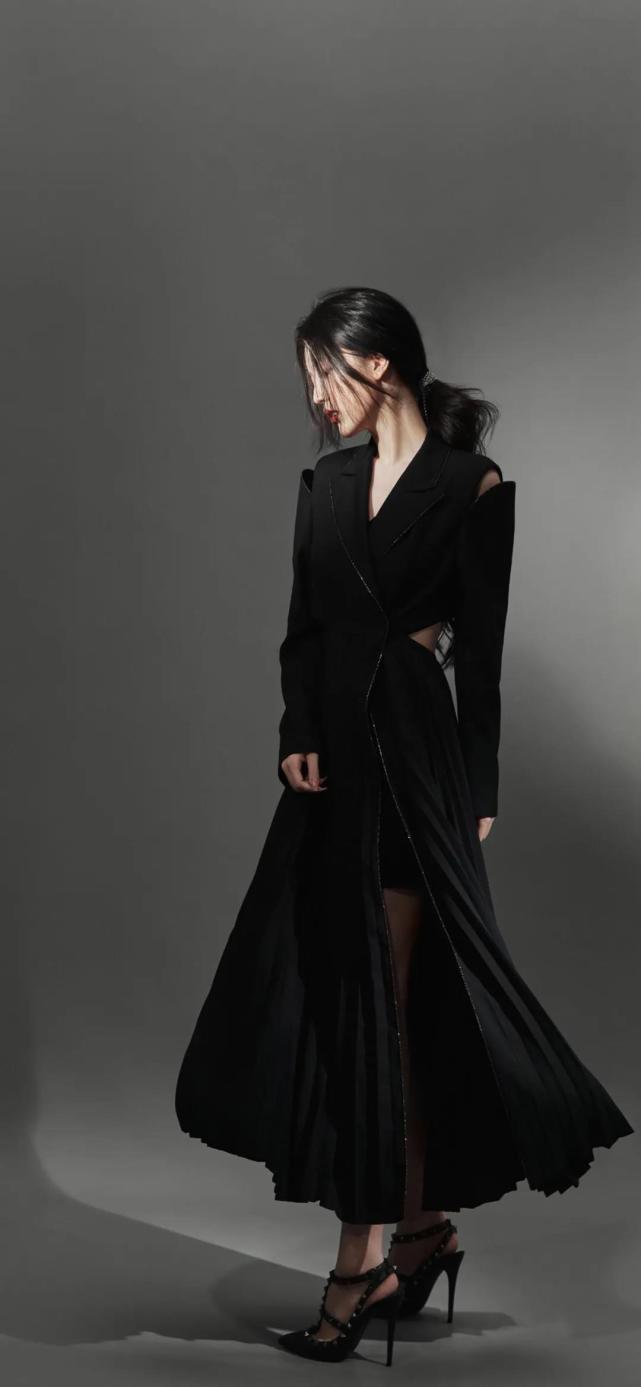 壁纸丨黑色系气质高冷小姐姐
