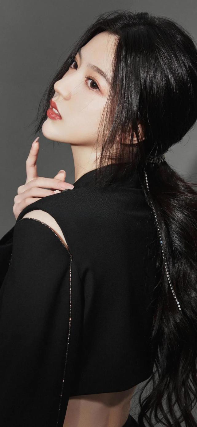 壁纸丨黑色系气质高冷小姐姐