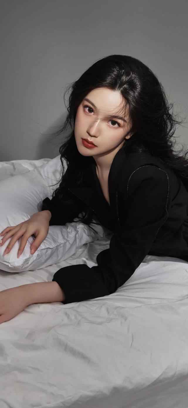 壁纸丨黑色系气质高冷小姐姐