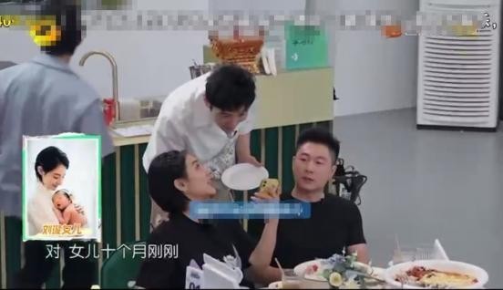 黄晓明罕谈婚姻现状！自嘲想要儿女双全缺运气，与baby整年无同框