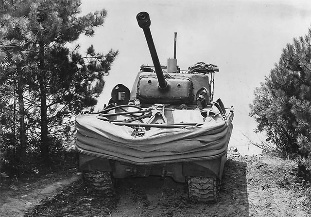 安装助推火箭的坦克不一样的谢尔曼dd水陆坦克