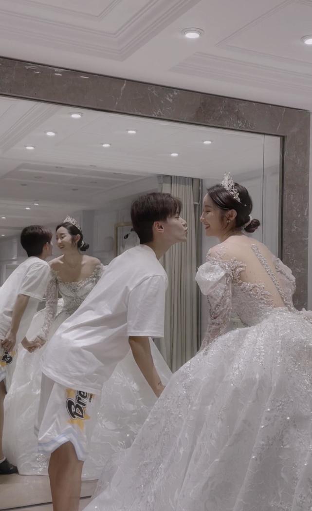 网红唐梓被前任女友锤,pua女方致其抑郁且劈腿同性