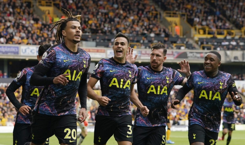 英超 1-0险胜！英超劲旅两连胜，孙兴慜哑火，过人王浪费单刀机会