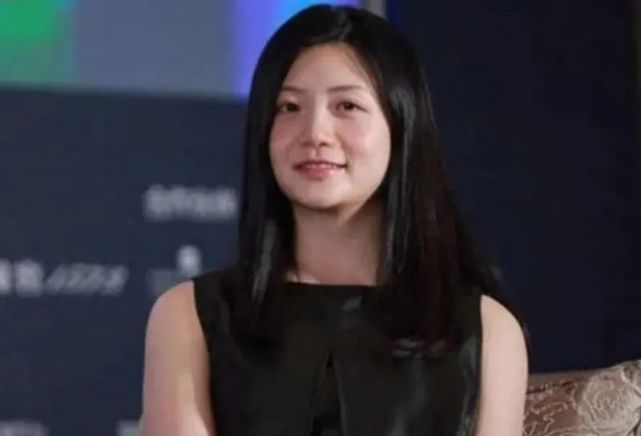 看看马云儿子马元坤,再看看女儿马雪,网友感叹:基因真强大,为何这么说