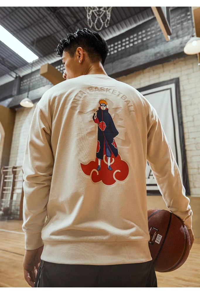 不只是联名款篮球鞋,安踏携手火影忍者正式推出联名配色短裤和上衣,将