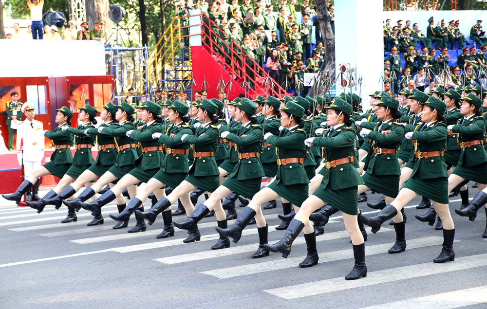 在軍事方面,除了上述的那些以外,越南有著很多模仿我國的地方,它們