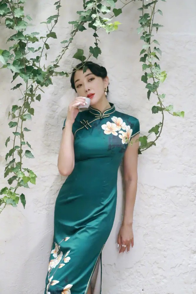 《理想之城》孙俪太放飞,穿旗袍扮"邦女郎"真酷,比邓超有气场