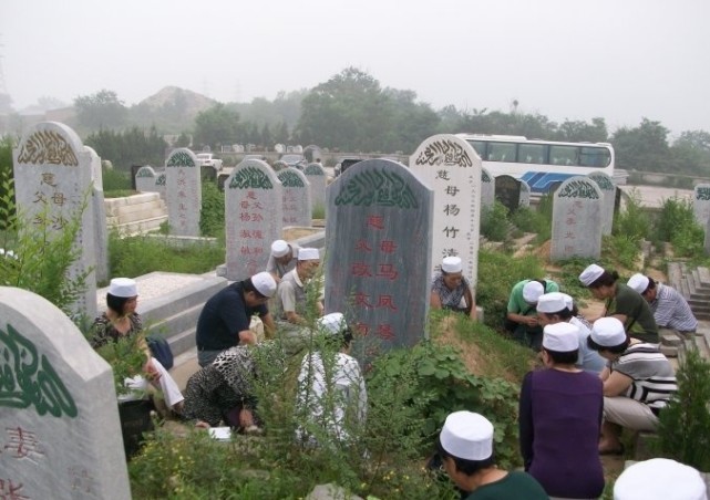 于月仙的安葬墓地曝光:环境优雅的回民公墓,四面环山很安静