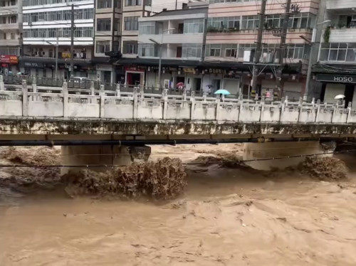 商洛一周热点|商州遭暴雨袭击,男子打球时晕倒,镇安路面被淹