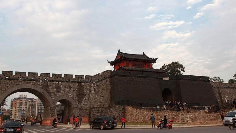 满足人们的心理建设需求,值得一提的是,它还是武汉唯一的古城遗迹公园