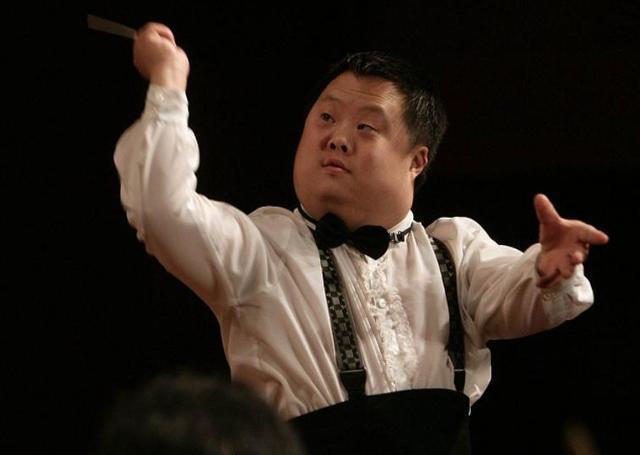 舟舟天生有智力缺陷却被父母包装成指挥天才现在过得怎么样