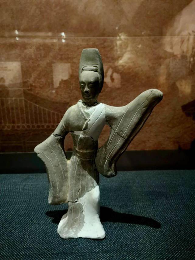 北魏孝文帝拓跋宏举国汉化皇太子叛逆期拒绝穿汉服竟被杀