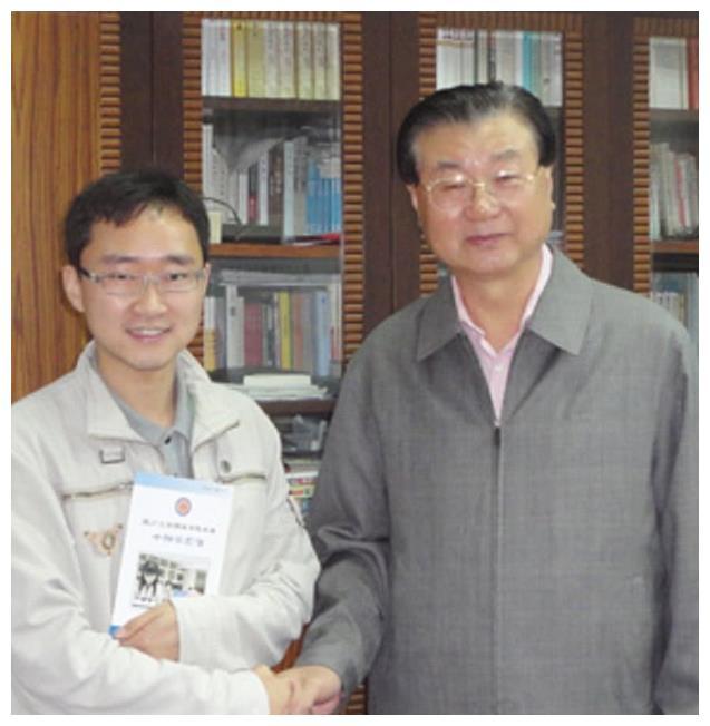 他用甲骨文写高考作澳博注册网站平台文得6分却被985大学录取如今怎样了 他用甲骨文写高考作澳博注册网站平台文得6分却被985大学录取如今怎样了