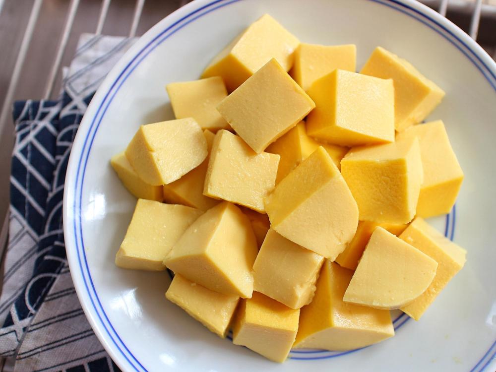 吃不完的新鲜玉米,用它做豆腐,不用放任何添加剂,又嫩又滑_腾讯新闻