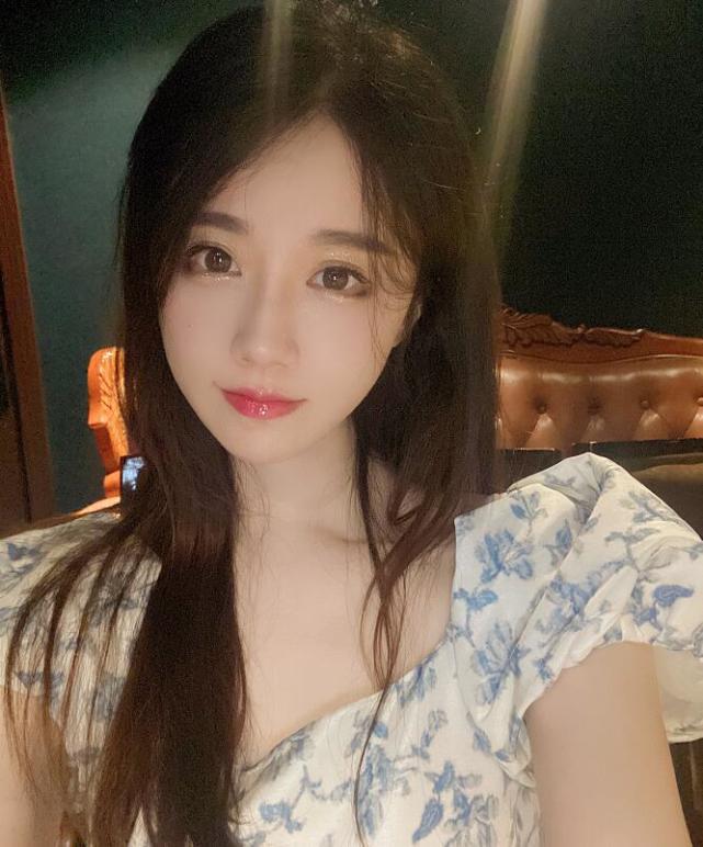 轩子巨2兔过生日晒美照看到第3张照片粉丝们不淡定了
