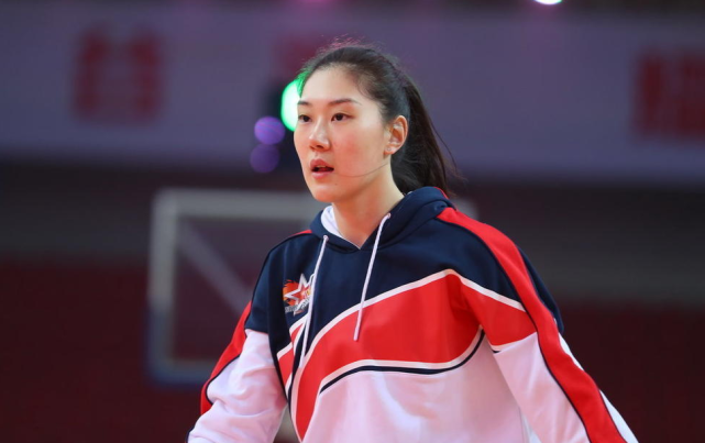 孙梦然官宣加盟四川女篮 "大白"新赛季蜀地再联手李梦