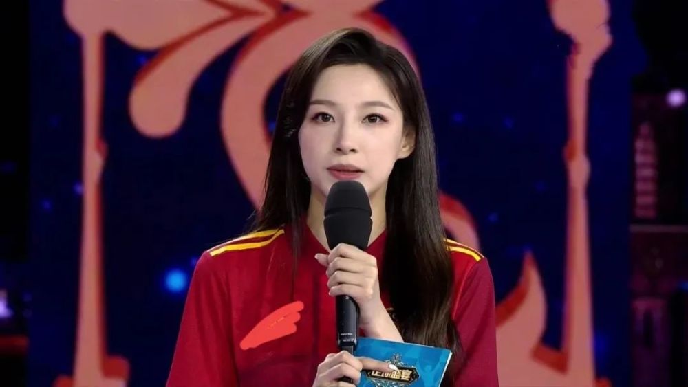 央视又出新门面担当马凡舒因跳女团舞走红被称是董卿的接班人