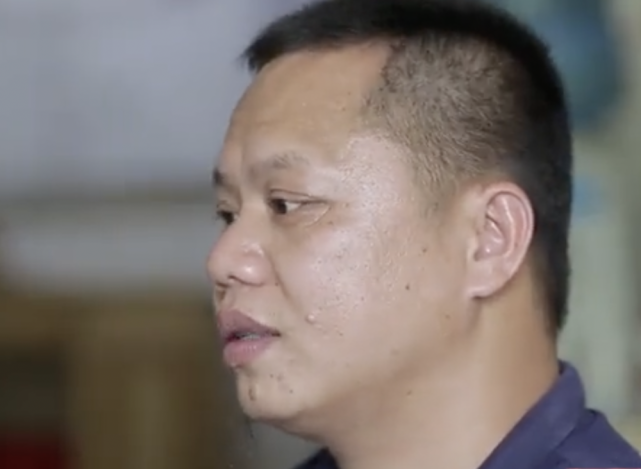 1999年时,他们结识了当地治安队长钟哥,从此改变一生.